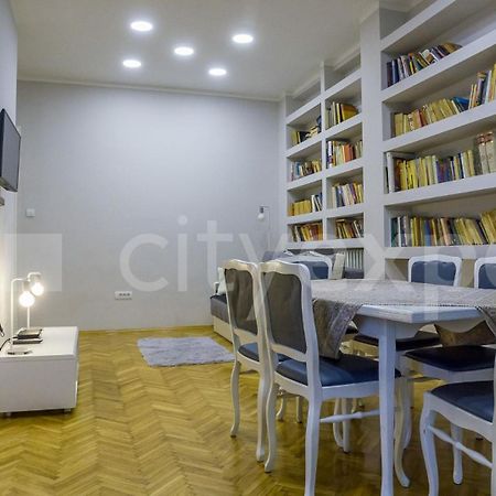 Downtown Apartment In Walk Zone With 3 Bedrooms And Garage نوفي ساد المظهر الخارجي الصورة