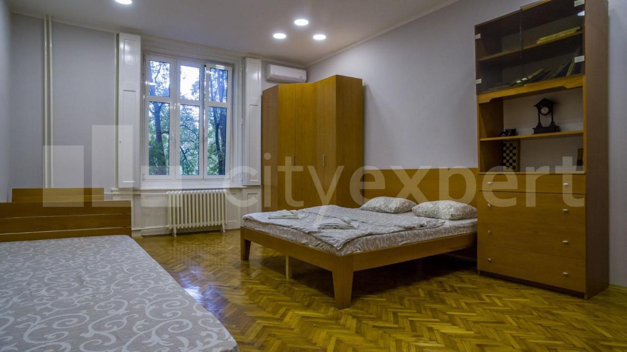 Downtown Apartment In Walk Zone With 3 Bedrooms And Garage نوفي ساد المظهر الخارجي الصورة
